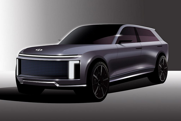 Tương tự như các mẫu Ioniq khác, Hyundai Ioniq 7 chạy điện sẽ sử dụng nền tảng thuẩn điện E-GMP của Hyundai. Tuy nhiên, khung gầm của chiếc SUV cỡ lớn này sẽ được kéo dài để tạo đủ không gian đặt 3 hàng ghế cho 6 tới 8 chỗ ngồi. 