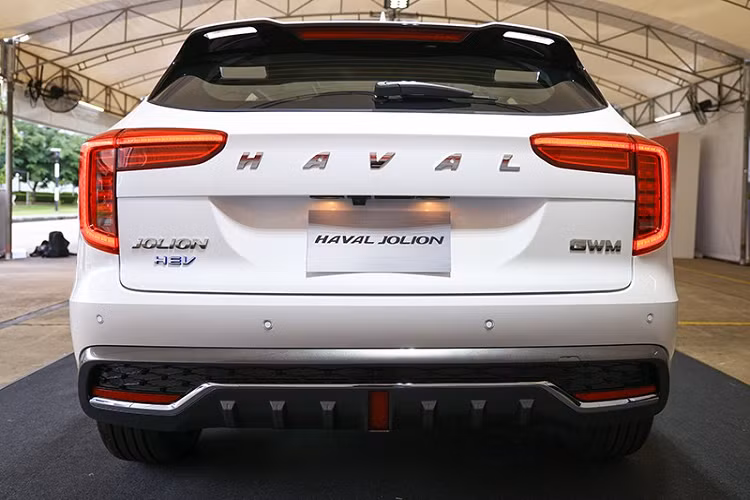 Mức giá xe Haval Jolion 2022 chưa được công bố tại thị trường Đông Nam Á. Khi mua xe, khách hàng Thái Lan có thể chọn các màu sơn ngoại thất như xanh dương, đen, xám, trắng và đỏ.