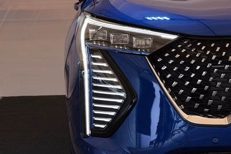 "Trái tim" của Haval Jolion tại thị trường Thái Lan là hệ truyền động hybrid, bao gồm máy xăng 4 xi-lanh, tăng áp, dung tích 1.5L, mô-tơ điện và hộp số tự động ly hợp kép 7 cấp. Hệ truyền động này tạo ra công suất tối đa 190 mã lực và mô-men xoắn cực đại 375 Nm.