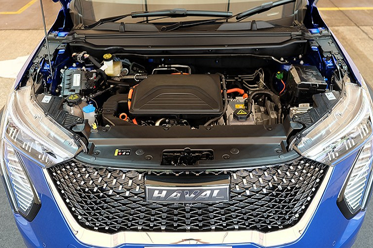 Tuy nhiên, khác với Haval First Love ở Trung Quốc, Jolion mới tại Thái Lan lại được trang bị hệ truyền động hybrid. Đây là lần đầu tiên phiên bản hybrid của mẫu xe này ra mắt thị trường thế giới.