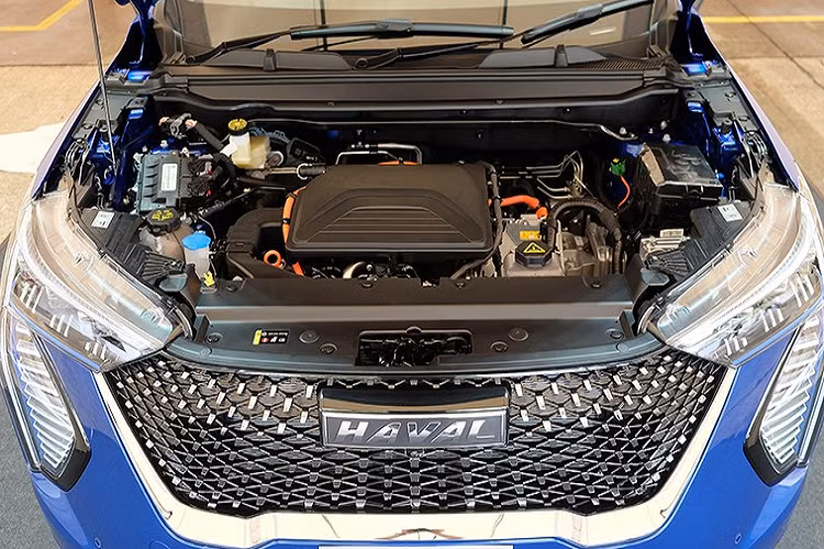 Tuy nhiên, khác với Haval First Love ở Trung Quốc, Jolion mới tại Thái Lan lại được trang bị hệ truyền động hybrid. Đây là lần đầu tiên phiên bản hybrid của mẫu xe này ra mắt thị trường thế giới.