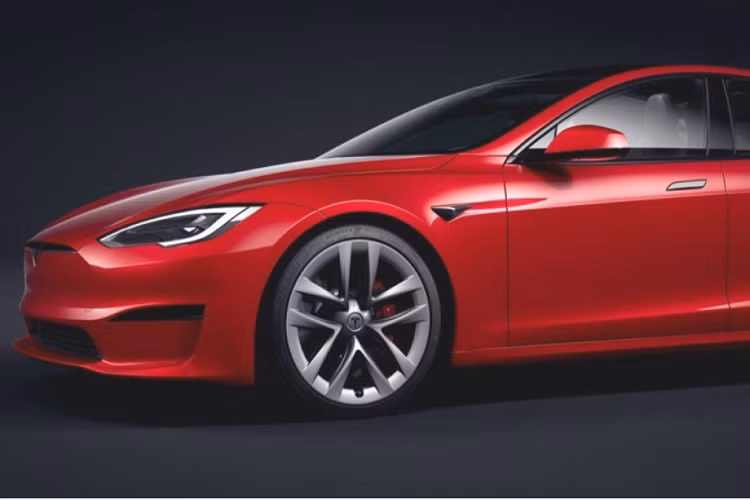 Những phản ánh này sau đó đã thu hút được sự chú ý từ phía thương hiệu Tesla, dẫn đến sự ra mắt của tùy chọn phanh gốm carbon hoàn toàn mới cho Model S Plaid. Hệ thống phanh này bao gồm các đĩa phanh lớn hơn, bộ kẹp 6 piston và má phanh hiệu suất cao.