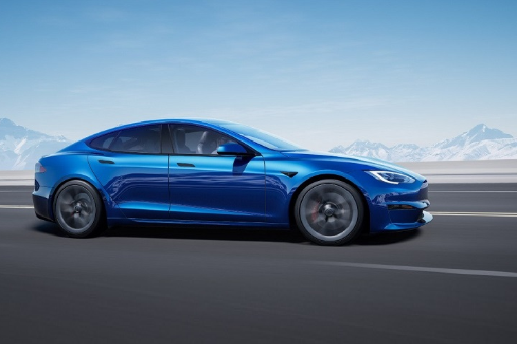 Điển hình là kênh YouTube Throttle House đã có màn thử nghiệm thực tế với hệ thống phanh của Model S. Sau đó họ cho biết rằng mẫu xe Tesla này “thực sự đáng sợ” mỗi khi người lái quyết định đạp phanh gấp ở tốc độ cao. Tạp chí MotorTrend thậm chí còn nhận thấy rằng trong vòng đua tại “địa ngục xanh” Nurburgring, người lái Tesla Model S Plaid nhiều lần phải cố gắng giữ cho phanh không bị quá nóng.