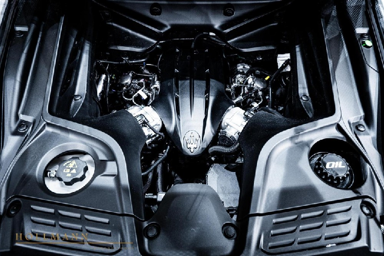 Sức mạnh của siêu xe Maserati MC20 sẽ là khối động cơ xăng V6, tăng áp kép, dung tích 3.0 lít, trang bị này giúp xe tạo ra công suất tối đa 621 mã lực tại tua máy 7.500 vòng/phút và mô-men xoắn cực đại 730 Nm tại tua máy 3.000 vòng/phút.