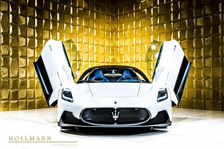 Trong số những chiếc siêu xe sẽ được mang về Việt Nam trong 2 tháng cuối cùng của năm 2021 này có lẽ sẽ có nhiều cái tên rất nóng lần đầu xuất hiện. 1 trong số đó là Maserati MC20 hàng hiếm, chiếc siêu xe thương mại đầu tay của hãng xe thể thao đến từ Ý với biểu tượng cây đinh ba. 