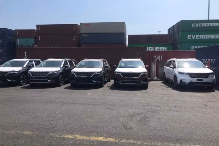 Kia Sedona 2021 da cap cang Viet Nam, cho ngay ra mat