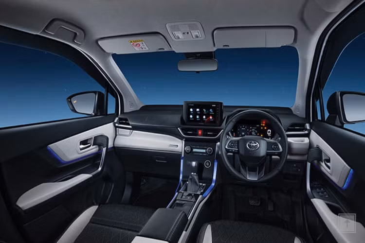 Tương tự Avanza mới, mẫu xe MPV Toyota Veloz 2022 cũng được phát triển dựa trên cơ sở gầm bệ Daihatsu New Global Architecture (DNGA) giống người anh em Raize. Với cơ sở gầm bệ này, Toyota Veloz 2022 giờ đây không còn là xe dẫn động cầu sau nữa mà chuyển sang dùng hệ dẫn động cầu trước. Ngoài ra, xe còn được trang bị hệ thống treo MacPherson đằng trước và thanh xoắn mới phía sau.