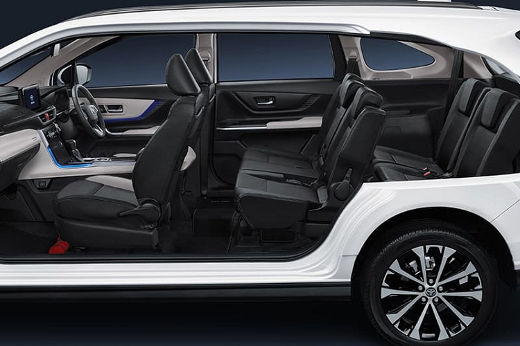 Về an toàn, Toyota Veloz 2022 đi kèm cảm biến đỗ xe phía sau, camera lùi và 2 túi khí. Chỉ có bản cao cấp nhất mới có 6 túi khí và gói công nghệ an toàn chủ động Toyota Safety Sense, bao gồm những tính năng như hệ thống ngăn va chạm sớm, cảnh báo chệch làn đường phía trước, hỗ trợ chuyển làn đường, tránh đạp nhầm chân ga, cảnh báo phương tiện cắt ngang khi lùi hay hệ thống phát hiện điểm mù.