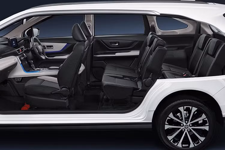 Về an toàn, Toyota Veloz 2022 đi kèm cảm biến đỗ xe phía sau, camera lùi và 2 túi khí. Chỉ có bản cao cấp nhất mới có 6 túi khí và gói công nghệ an toàn chủ động Toyota Safety Sense, bao gồm những tính năng như hệ thống ngăn va chạm sớm, cảnh báo chệch làn đường phía trước, hỗ trợ chuyển làn đường, tránh đạp nhầm chân ga, cảnh báo phương tiện cắt ngang khi lùi hay hệ thống phát hiện điểm mù.