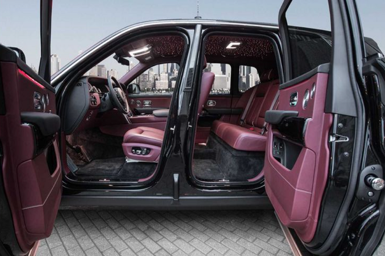 Đặc biệt, ở phía sau khoang hành lý có một lớp vách ngăn vững chắc giúp bảo vệ chủ sở hữu khỏi những cuộc tấn công nguy hiểm. 