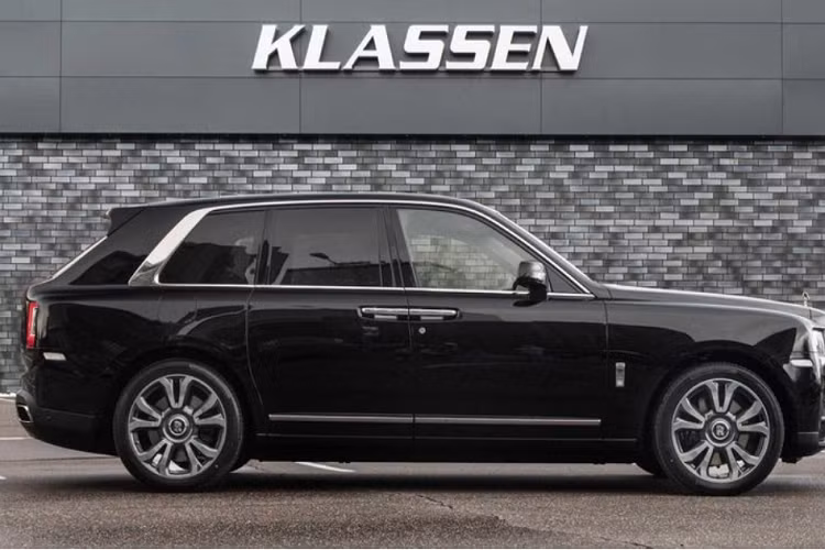 Hệ thống gioăng cao su cửa cũng được gia cố để đạn không thể xuyên qua, trong khi trần xe và sàn xe được bọc thép để có thể tránh được hai quả lựu đạn DM51 phát nổ cùng lúc.