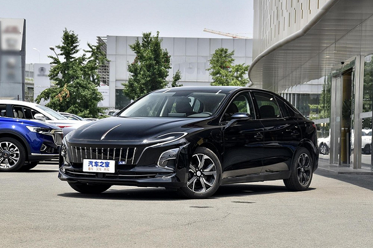 Thương hiệu Hồng Kỳ lừng danh của Trung Quốc vốn được biết đến trên quốc tế nhờ những chiếc xe limousine cực sang trọng dành cho lãnh đạo. Nhưng ngày nay, Hồng Kỳ đang gây dựng lại hình bản trong vài trò một thương hiệu xe điện hạng sang. Mẫu xe điện mới nhất được bán ra thị trường của họ là Hồng Kỳ E-QM5 2021 mới.