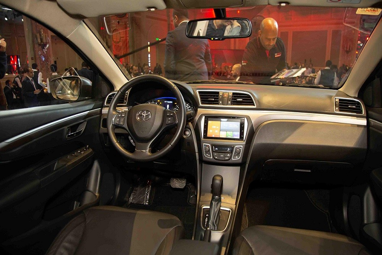 Bên ngoài, Toyota Belta 2022 mang trên mình thiết kế ngoại thất về cơ bản là giống hệt với Suzuki Ciaz. Điều này được thể hiện qua thiết kế đầu xe, thân xe và đuôi xe. Thậm chí, hãng Toyota còn chẳng buồn thay đổi thiết kế đầu xe của Belta như đã làm với Urban Cruiser. Sự khác biệt lớn nhất của Belta so với Suzuki Ciaz nằm ở logo của hãng Toyota.