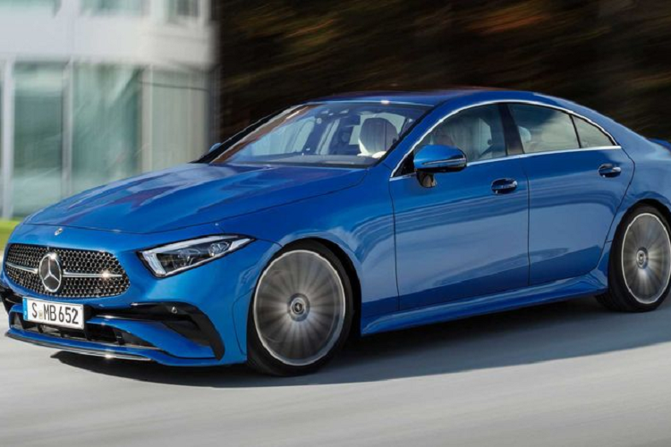  Mercedes-Benz CLS 2022 mới giờ đây đạt tiêu chuẩn với gói nâng cấp kiểu dáng AMG Line, bao gồm ốp ngưỡng cửa đặc biệt và các chi tiết trang trí màu đen bóng giúp chiếc xe trở nên thể thao và cao cấp hơn.