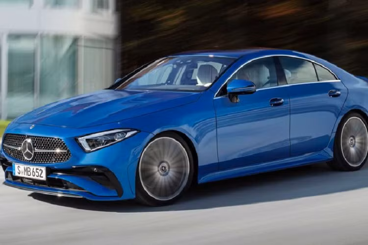  Mercedes-Benz CLS 2022 mới giờ đây đạt tiêu chuẩn với gói nâng cấp kiểu dáng AMG Line, bao gồm ốp ngưỡng cửa đặc biệt và các chi tiết trang trí màu đen bóng giúp chiếc xe trở nên thể thao và cao cấp hơn.