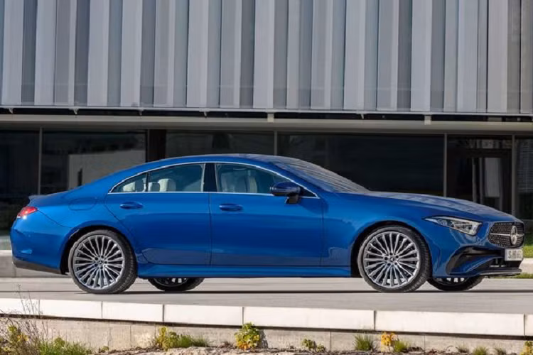 Ngoài ra, xe còn được bổ sung các tùy chọn la-zăng 5 chấu kép hoặc đa chấu mới, cả hai đều có kích thước 19 inch. Trong khi đó, những bộ mâm 20 inch sẽ có thể hoàn thiện trong màu xám Tremolite Grey hoặc đen bóng High-Gloss Black.