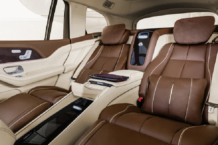 Trái tim của Bentley Continental GT V8 thế hệ mới chính là khối động cơ V8, dung tích 4.0 lít, tăng áp kép, sản sinh ra công suất tối đa 542 mã lực và mô-men xoắn cực đại 770 Nm. Động cơ kết hợp cùng hộp số tự động 8 cấp, nhờ đó, chiếc Coupe siêu sang Bentley Continental GT V8 thế hệ mới của doanh nhân Hải Phòng có thể đua nước rút từ vị trí xuất phát lên 100 km/h chỉ trong thời gian 4 giây trước khi đạt vận tốc tối đa 319 km/h.