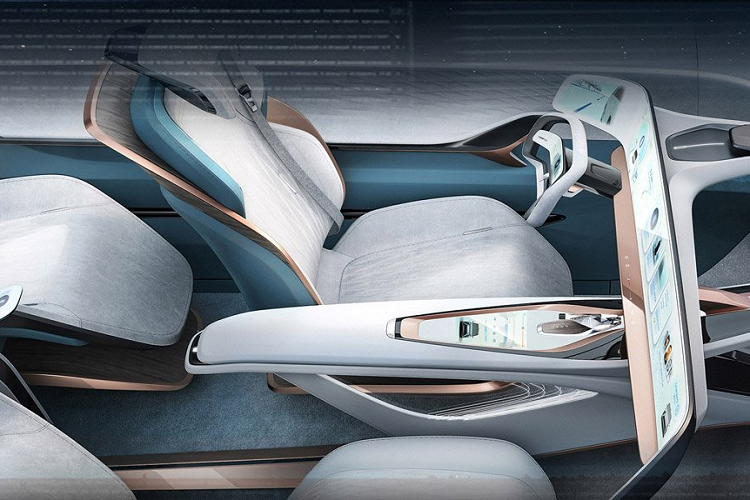 Đuôi xe cũng được thiết kế "ton-sur-ton" với phần đầu, nhờ dải đèn đặt dọc và nối liền một dải với nhau, đi cùng lối thiết kế tinh gọn, tối giản và hiện đại. Tấm cản gầm vô cùng nổi bật, được sơn tông màu ấm tương tự như mã màu vàng hồng trên những chiếc iPhone Rose Gold vô cùng nổi tiếng của nhà Apple. Khác với thiết kế có đôi phần cổ điển và tuân theo chuẩn chung của cả ngành công nghiệp, khoang nội thất của Maxus Mifa thực sự vô cùng ấn tượng, phá cách và đặc biệt hiện đại.