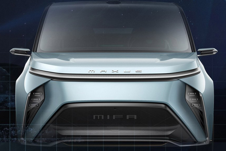 Bộ "ghế bay" được thiết kế vô cùng độc đáo, khiến chúng ta có thể ngay lập tức liên tưởng tới ghế ngồi của những chiếc tàu vũ trụ trong các bộ phim Hollywood. Và để hoàn thiện thiết kế hiện đại này, cửa sổ trời trên Maxus Mifa cũng sở hữu một kích cỡ vô cùng phóng khoáng. Đường viền (bao gồm cả các phần cột A - B - C) được thiết kế rất mỏng, nhằm tối ưu hoá tầm nhìn và độ thoáng đãng. Ngay cả gương chiếu hậu trong xe cũng là dạng camera. Về vận hành, Maxus Mifa được trang bị 2 mô tơ điện, chia đều cho cả hai cầu trước và sau xe.