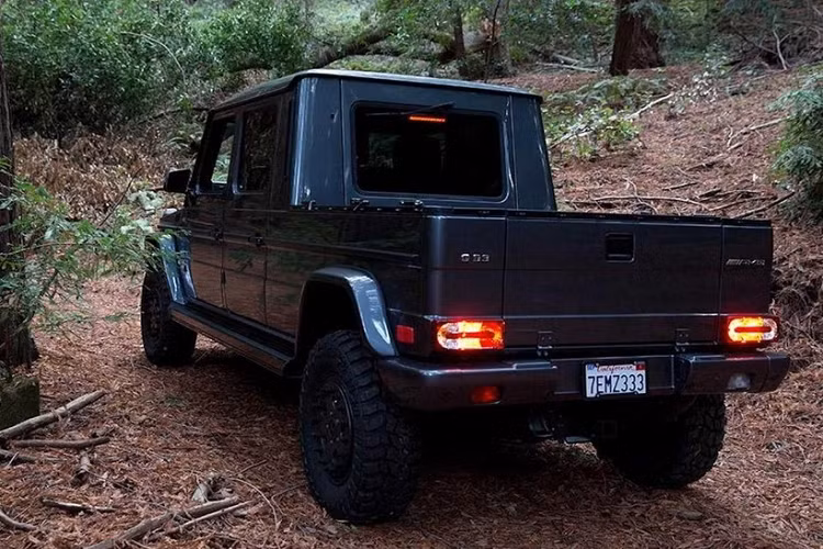 Theo người rao bán, chiếc xe bán tải đặc biệt này có số công-tơ-mét là 109.000 dặm (174.400 km). Giá xe Mercedes-Benz G-Class bán tải là 60.000 USD (khoảng 1,4 tỷ đồng).