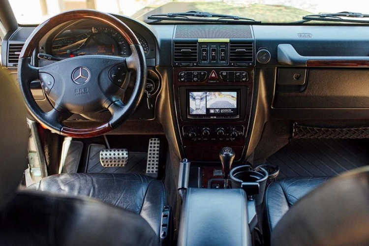 Dự án độ lại chiếc Mercedes-Benz G500 Grand Edition được hoàn thành vào năm 2015. Hoàn thiện xong, hãng độ ikWILeenG đã chuyển chiếc xe bán tải này về Mỹ cho chủ sở hữu. Qua bàn tay của hãng độ ikWILeenG, chiếc Mercedes-Benz G500 Grand Edition được bổ sung logo "AMG G63" nhái trên cửa thùng sau. Thêm vào đó là cần gạt nước kính sau, móc kéo, móc buộc đồ và thùng sau được lót TuffCoat mới.