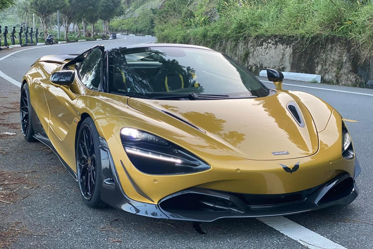 Chưa dừng lại ở việc độ body kit, chiếc xe McLaren 720S Spider Novitec này còn được chủ nhân chi mạnh tay để xe mang bộ móng hoàn toàn mới so với trước. Bộ mâm SV10M Deep Concave FS của Strasse đã lọt vào mắt xanh của đại gia Đà Nẵng với tùy chọn hoàn toàn carbon.