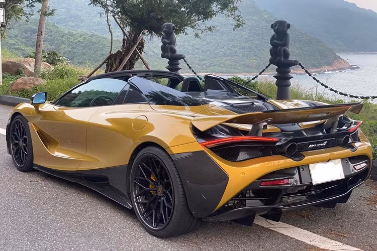 Siêu xe mui trần McLaren 720S Spider độ Novitec được được trang bị khối động cơ xăng V8, dung tích 4.0 lít, tăng áp kép, cho công suất tối đa 700 mã lực và mô-men xoắn cực đại 769 Nm.