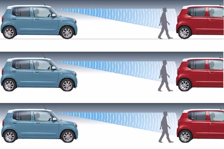 Không chỉ thay đổi thiết kế, mẫu xe này còn được phát triển dựa trên cơ sở gầm bệ Heartec mới. Xe sở hữu chiều dài 3.395 mm, chiều rộng 1.475 mm và chiều cao 1.525 mm. So với thế hệ cũ, Suzuki Alto 2022 cao hơn 50 mm trong khi bánh kính vòng quay tăng 0,2 m lên 4,4 m.