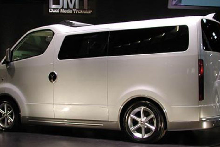 Cách đây 20 năm, Toyota từng giới thiệu một mẫu concept kỳ lạ có tên DMT tại Triển lãm Ô tô Tokyo 2001, và đây là một chiếc xe lý tưởng cho hoạt động làm việc từ xa và cuộc sống rong ruổi trên đường.