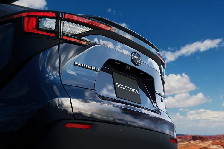 Theo thông tin do Subaru công bố, mẫu Solterra 2022 được phát triển dựa trên kết cấu BEV có tên chính thức là e-Subaru Global Platform, kết hợp chuyên môn của Toyota về mảng ô tô điện và hệ truyền động 4 bánh nổi tiếng của Subaru. Subaru Solterra 2022 được định vị ở phân khúc xe hạng C, có kích thước tổng thể xe tương đương với các mẫu xe như BMW X1 và Audi Q3.