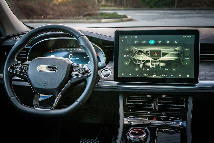 Nội thất của Skywell Imperium ET5 được bọc da, đi kèm ghế lái chỉnh điện và ghế trước có tính năng sưởi. Trong khi đó, ghế sau gập 60:40 để tăng thể tích khoang hành lý. 