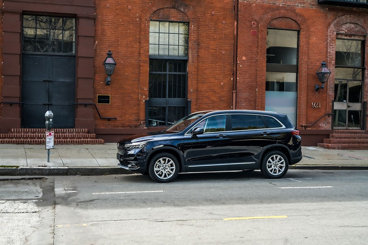 Thương hiệu ôtô của Skyworth được gọi bằng cái tên Skywell. Trong khi đó, mẫu ôtô điện Trung Quốc đầu tiên được bán tại Mỹ mang thương hiệu Skywell Imperium ET5 2021 mới. Đây không phải là lần đầu tiên Skywell Imperium ET5 được bày bán ở thị trường nước ngoài. Trước đó, mẫu ôtô điện Trung Quốc này từng được bán tại Đức dưới cái tên riêng Elaris Beo. 