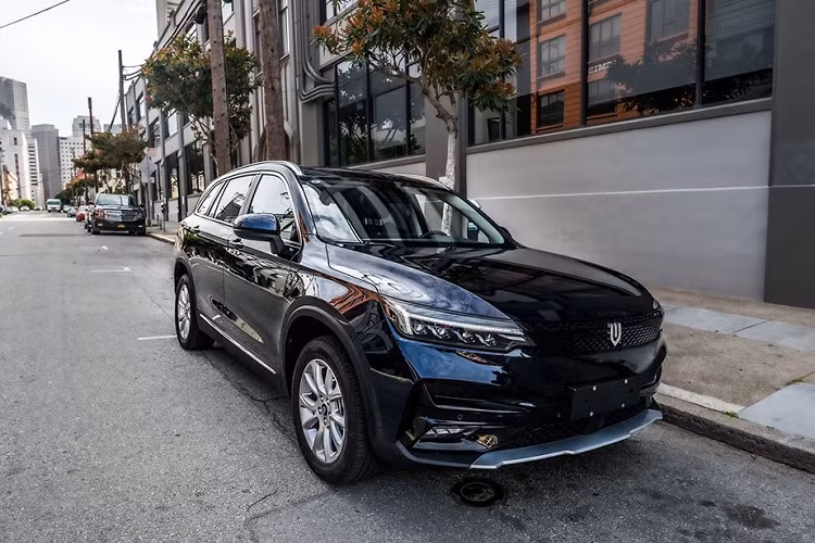 Trong làng sản xuất tivi thế giới, cái tên Skyworth có lẽ đã không còn xa lạ. Đây vốn là hãng sản xuất tivi lớn thứ ba của Trung Quốc. Không dừng ở mảng tivi, Skyworth còn lấn sân sang ngành sản xuất ôtô. Thậm chí, Skyworth còn là công ty đưa mẫu xe ôtô điện Trung Quốc đầu tiên đến với thị trường Mỹ. 