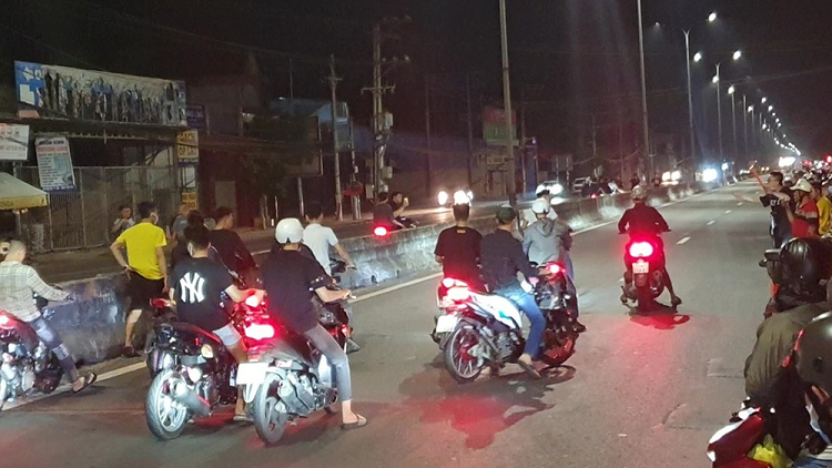 Dua xe trai phep co the se bi phat toi 25 trieu dong?