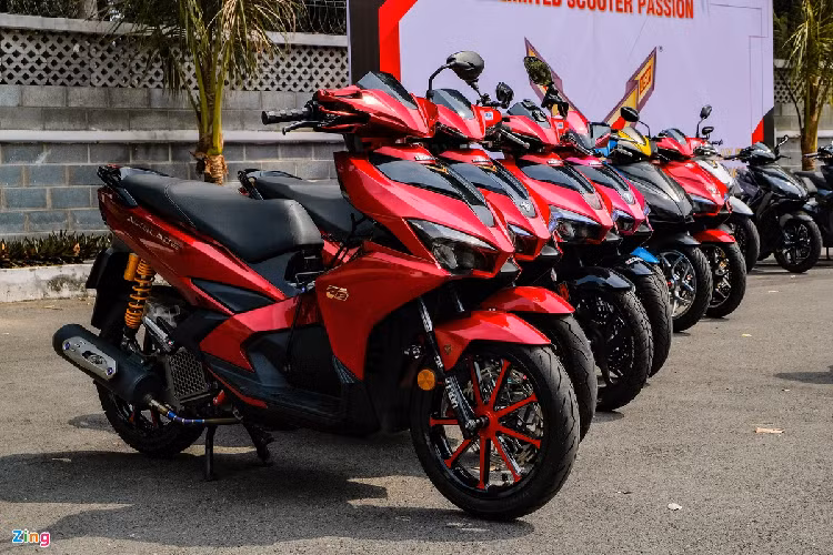 Chiếm số lượng nhiều nhất tại sự kiện là mẫu Air Blade. Điều này cũng dễ hiểu khi Air Blade là một trong những mẫu tay ga phổ biến nhất Việt Nam trong khoảng 10 năm qua. Các dòng xe Air Blade trong sự kiện trải dài từ phiên bản nhập Thái cho đến bản lắp ráp Việt Nam.