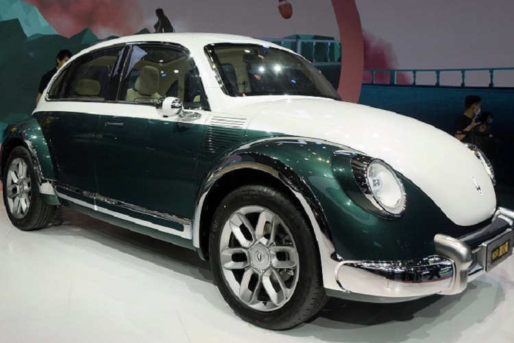 Vị trí cổng sạc vẫn được giữ nguyên, chỉ thay đổi ở hình dáng và kiểu thiết kế phần nắp che. Cụm gương chiếu hậu của Punk Cat và Ballet Cat cũng không giống nhau, nhưng nhìn chung vẫn mang đến một ngoại hình thuần chất cổ điển.