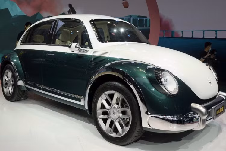 Vị trí cổng sạc vẫn được giữ nguyên, chỉ thay đổi ở hình dáng và kiểu thiết kế phần nắp che. Cụm gương chiếu hậu của Punk Cat và Ballet Cat cũng không giống nhau, nhưng nhìn chung vẫn mang đến một ngoại hình thuần chất cổ điển.