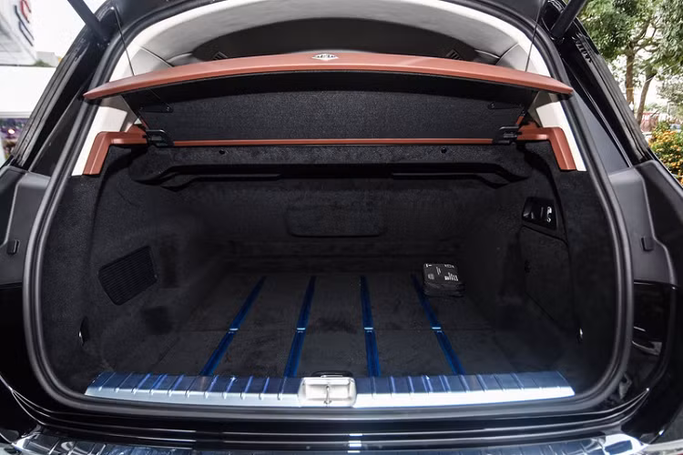 Được biết, chiếc Mercedes-Maybach GLS 600 này được doanh nhân Hải Phòng mua từ một công ty nhập khẩu tư nhân với mức giá lên đến hơn 16 tỷ đồng.