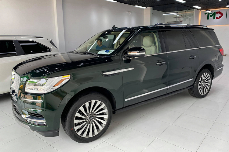 Navigator Reserve có hệ thống điều hoà 3 vùng độc lập. Navigator Reserve có hệ thống cruise control (kiểm soát hành trình thích ứng là dạng tuỳ chọn). Ghế lái chỉnh điện 10 hướng, tích hợp đệm lưng, nhớ đa vị trí, làm mát, sưởi ghế.