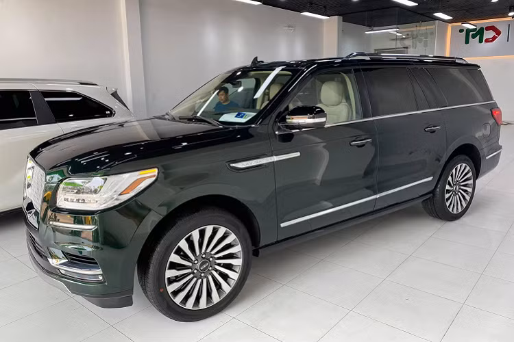 Navigator Reserve có hệ thống điều hoà 3 vùng độc lập. Navigator Reserve có hệ thống cruise control (kiểm soát hành trình thích ứng là dạng tuỳ chọn). Ghế lái chỉnh điện 10 hướng, tích hợp đệm lưng, nhớ đa vị trí, làm mát, sưởi ghế.