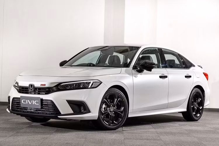 Thứ hai là hệ truyền động hybrid e:HEV, bao gồm máy xăng 4 xi-lanh, dung tích 1.5L và 2 mô-tơ điện, tạo ra công suất tổng cộng 154 mã lực. Lượng xăng tiêu thụ trung bình của xe chỉ dừng ở mức 4 lít/100 km, giống hệt Crider mới. Giá xe Honda Envix 2022 chưa công bố, nó sẽ chính thức được bày bán tại thị trường Trung Quốc trong năm nay.