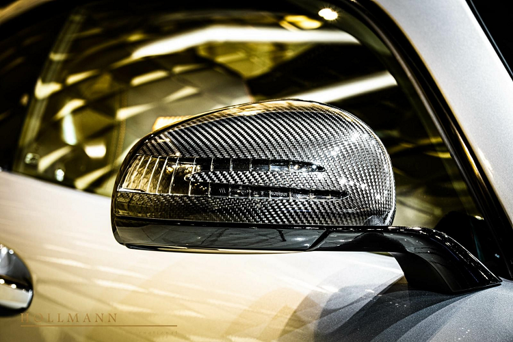 Chiếc xe Mercedes-AMG GT Black Series được chúng tôi thông tin đến các bạn sở hữu ngoại thất sơn màu bạc cùng các chi tiết sơn đen. Ngoài ra là ngoại hình xe còn có "hàng tá" chi tiết bằng carbon mang đến ngoại hình khỏe khoắn cũng như trọng lượng giảm cân đáng kể.