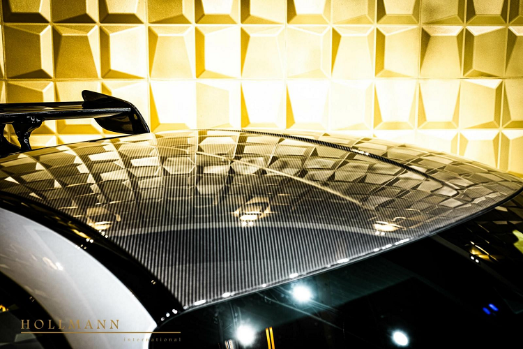 Mặc dù giá bán chiếc xe Mercedes-AMG GT Black Series này chênh lệch khoảng 3 tỷ đồng so với giá đề xuất của hãng Mercedes-Benz nhưng đây thực sự là giá bán tốt nhất trên thị trường dành cho Mercedes-AMG GT Black Series. Lý do mà Mercedes-AMG GT Black Series bị đẩy giá cao bắt nguồn từ thiết kế cũng như các trang bị của xe.