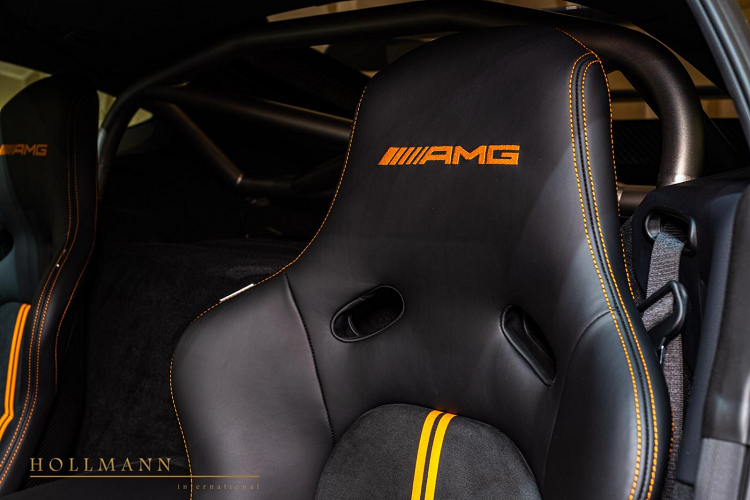 Có thể nói đây là chiếc siêu xe Mercedes-AMG GT Black Series có giá bán mềm nhất trên thế giới hiện tại, chính vì điều đó mà 1 đại gia trong nước đang lên kế hoạch mang mẫu xe này về. Nhưng chưa rõ giao dịch cụ thể ra sao. Được biết, đại lý Hollmann chính là đơn vị đã bán không ít siêu xe và xe siêu sang đắt tiền thuộc diện hiếm có cho các đại gia Việt.
