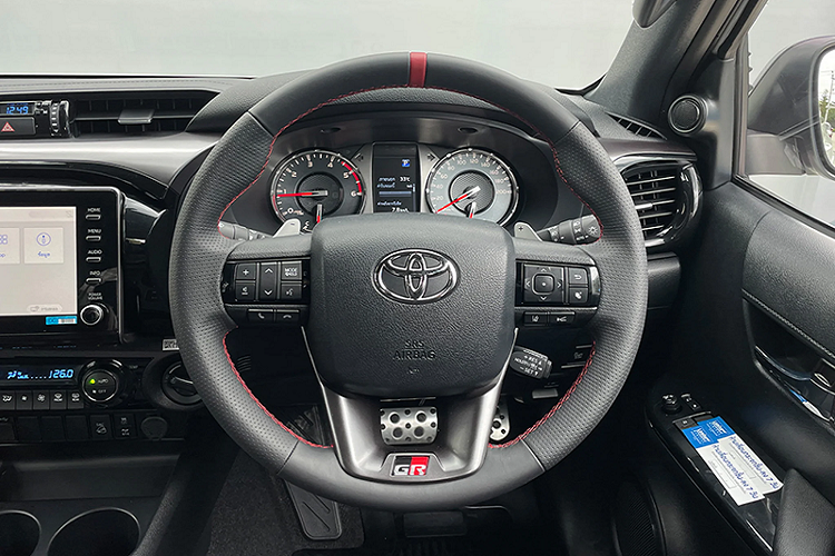 Các tay lái đã vận hành xe trên quãng đường 93,2 km - đổ đầy bình nhiệu liệu (loại Caltex Diesel Power D ở Thái). Xe có mức tiêu thụ nhiên liệu khoảng 6.8L với tốc độ chạy trung bình 110 km/h, ở điều kiện chạy xe bật đầy đủ điều hòa và 2 người bên trong xe. Mức tiêu thụ nhiên liệu trung bình đo được ở mức 13,7 km/lít dầu, tương đương 7,3 L/100 Km.