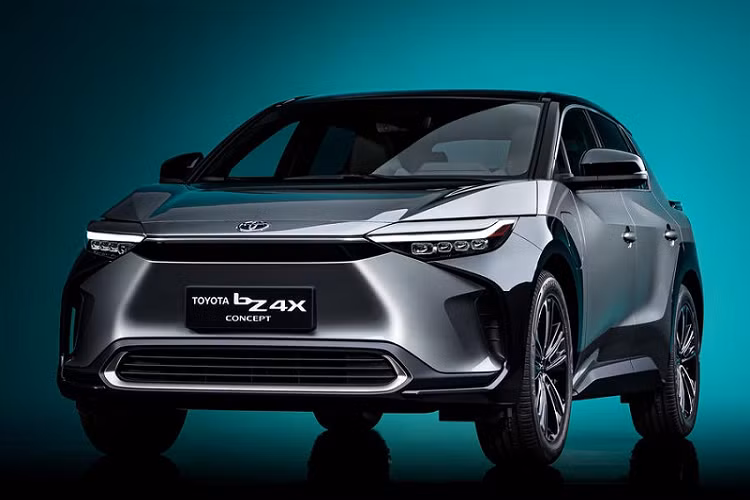 Năng lượng đến mô-tơ điện được cung cấp bởi bộ pin 71,4 kWh hứa hẹn phạm vi hoạt động tối đa 450 km trong một lần sạc, theo quy trình kiểm tra WLTP của châu Âu. Toyota bZ4X có thể sạc với công suất tối đa 150 kW, đồng nghĩa với việc thời gian sạc từ 0 - 80% là khoảng 30 phút.