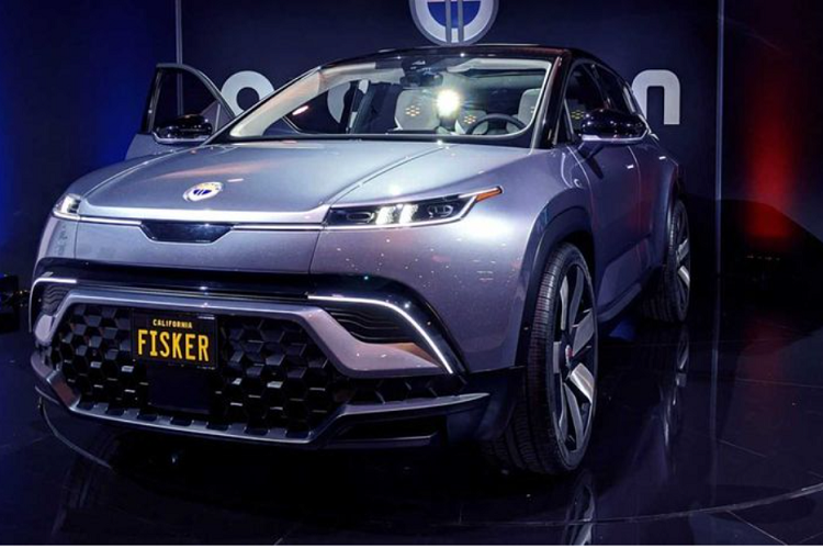 Trên mẫu xe Fisker Ocean chạy điện mới được công bố hồi tháng 1/2020, chiếc crossover điện thương hiệu Mỹ này còn được trang bị màn hình kỹ thuật số 9,8 inch đặt sau vô lăng cùng tùy chọn màn hình HUD.