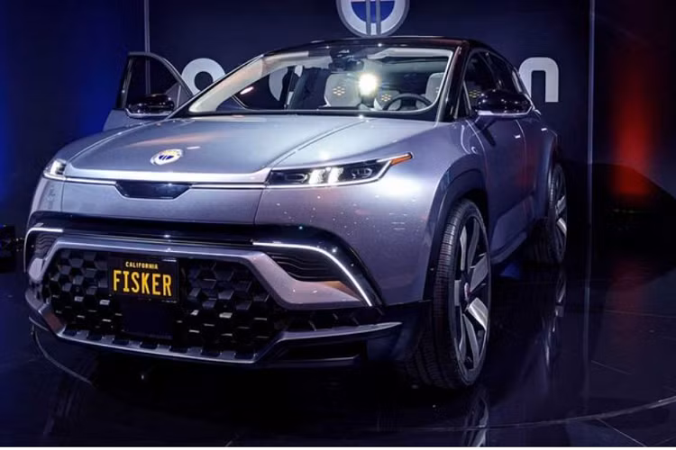 Trên mẫu xe Fisker Ocean chạy điện mới được công bố hồi tháng 1/2020, chiếc crossover điện thương hiệu Mỹ này còn được trang bị màn hình kỹ thuật số 9,8 inch đặt sau vô lăng cùng tùy chọn màn hình HUD.