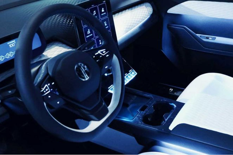 Đáng chú ý, nội thất xe được làm từ các vật liệu tái chế bền vững, hướng tới mục tiêu bảo vệ môi trường. Khả năng cao những tính năng này vẫn sẽ được giữ lại trên phiên bản sản xuất cuối cùng.