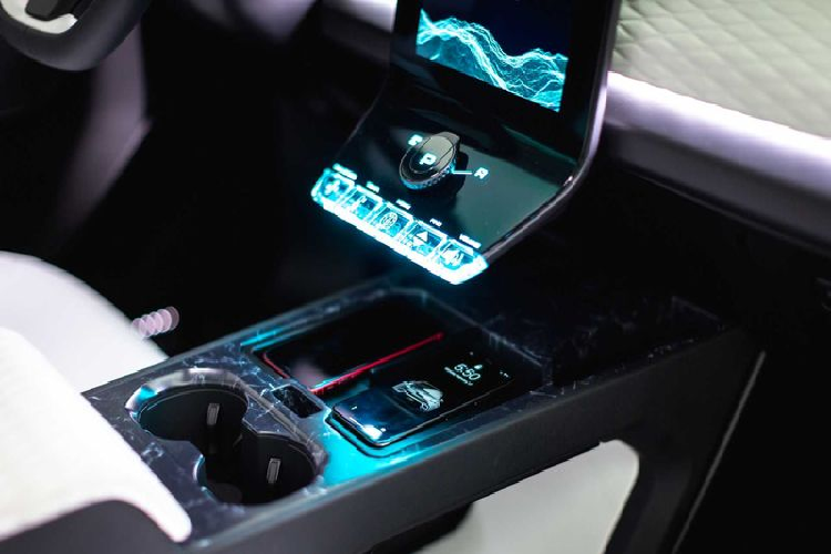 Bên cạnh đó, như hãng đã công bố hồi tháng 6 năm nay, crossover điện Fisker Ocean sẽ có thông số kỹ thuật mới, khác với những con số mà hãng đã tiết lộ hồi tháng 1/2020.